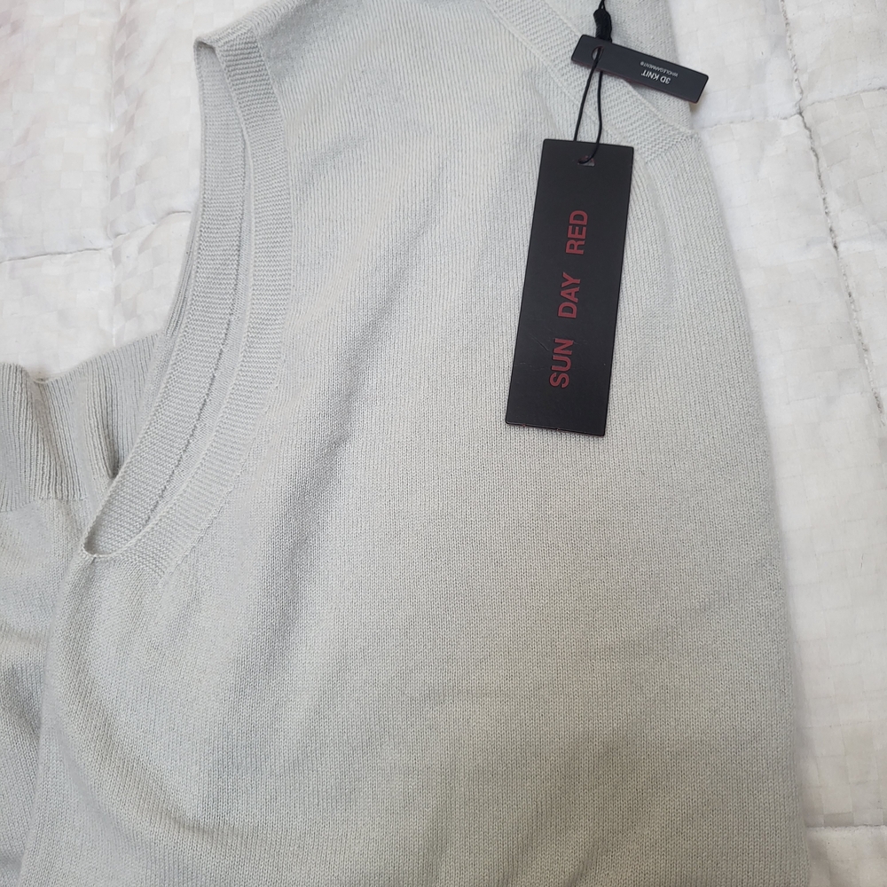 SUN DAY RED cashmere Vest L